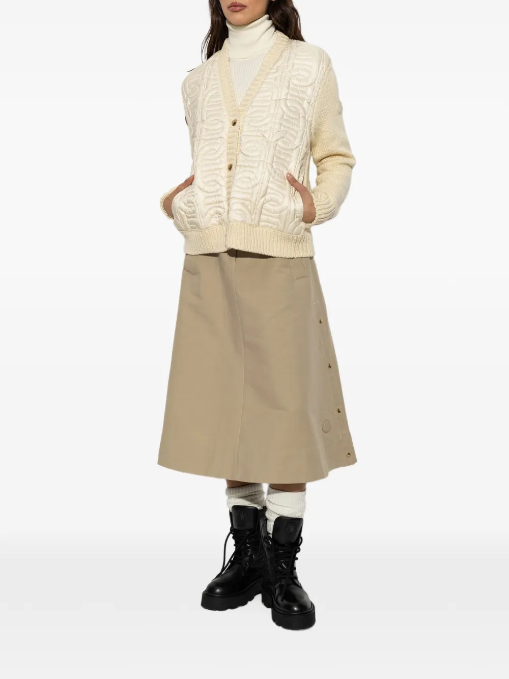Moncler Gewatteerd vest met V-hals en ketting Beige
