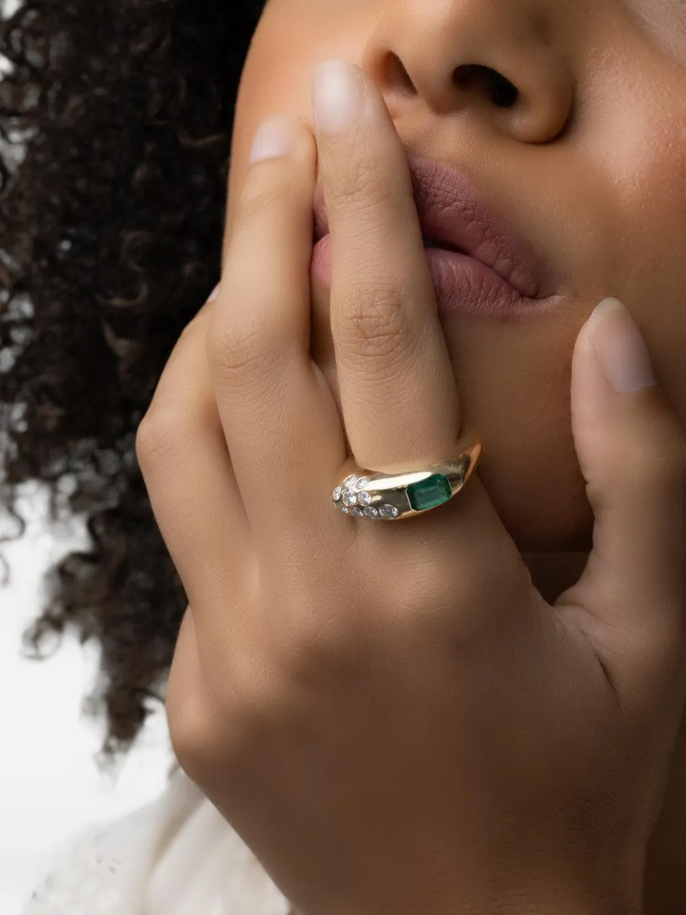 Uniform Object Dowry emerald and diamond ring - Oro