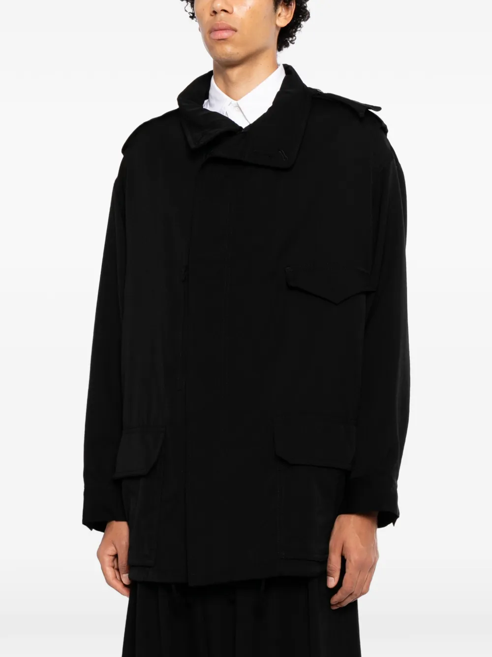 Yohji Yamamoto Jack met klepzak en epauletten Zwart