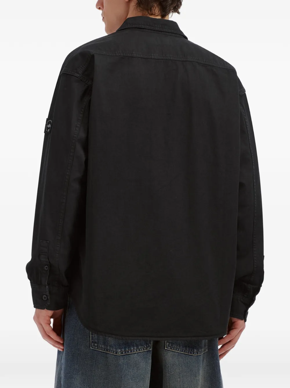 izzue patch-detail flap-pocket shirt Zwart