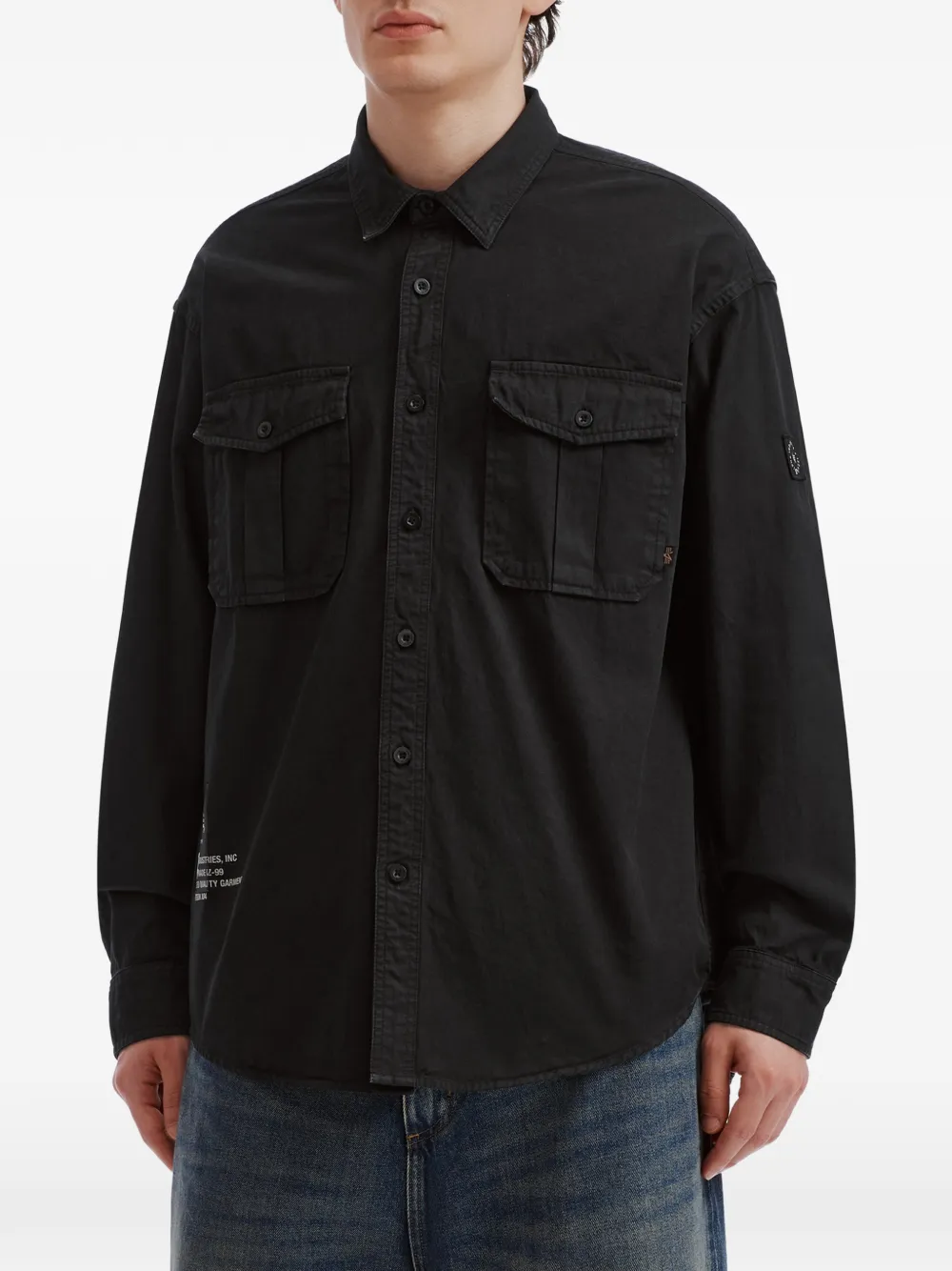 izzue patch-detail flap-pocket shirt Zwart
