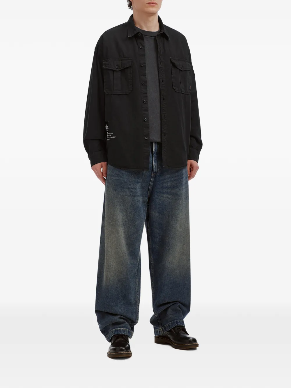 izzue patch-detail flap-pocket shirt Zwart