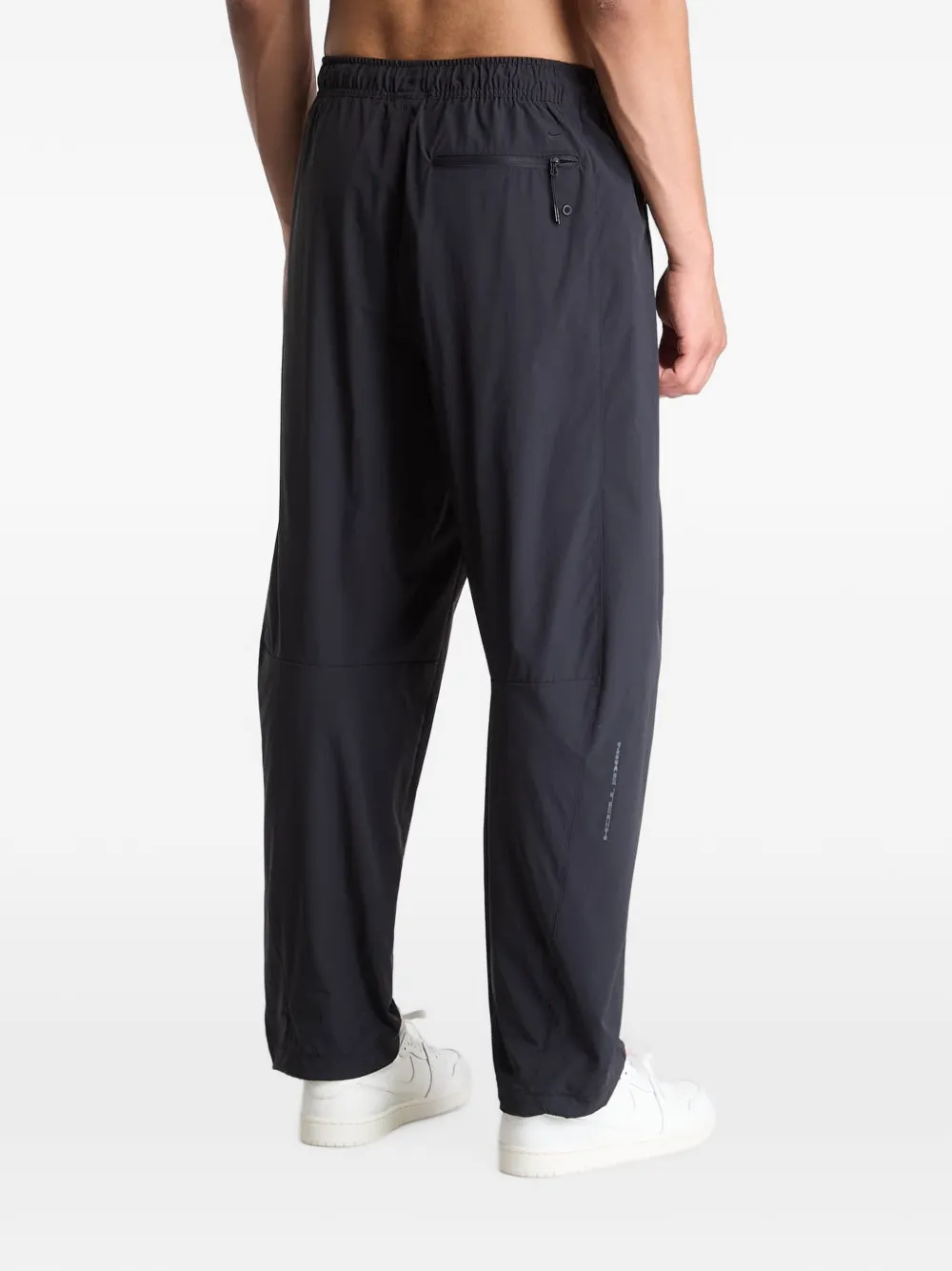 Nike Tech Helios Dri-Fit open-hem trousers Zwart