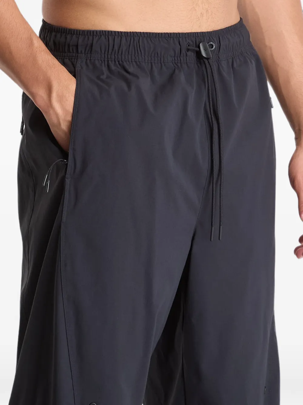 Nike Tech Helios Dri-Fit open-hem trousers Zwart
