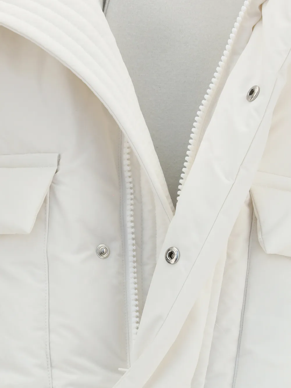 sacai Gewatteerd jack met gelaagd design Wit