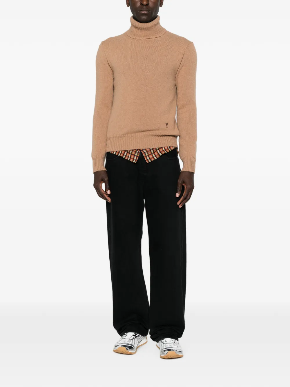 AMI Paris Ami de Coeur trui met lange mouwen Beige
