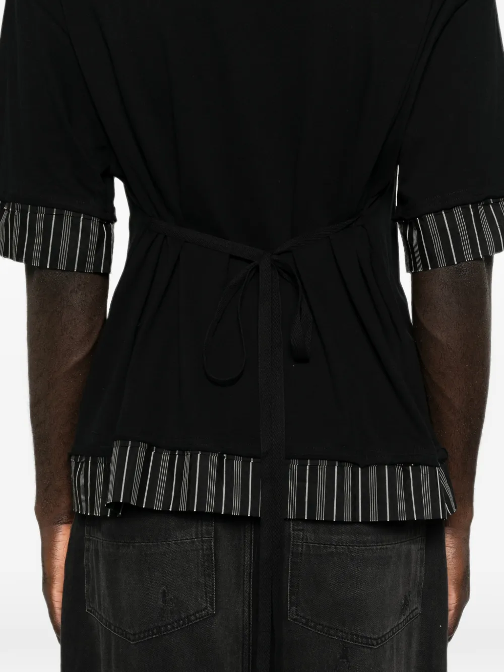 Ann Demeulemeester T-shirt met gestreepte afwerking en gestrikte achterkant Zwart