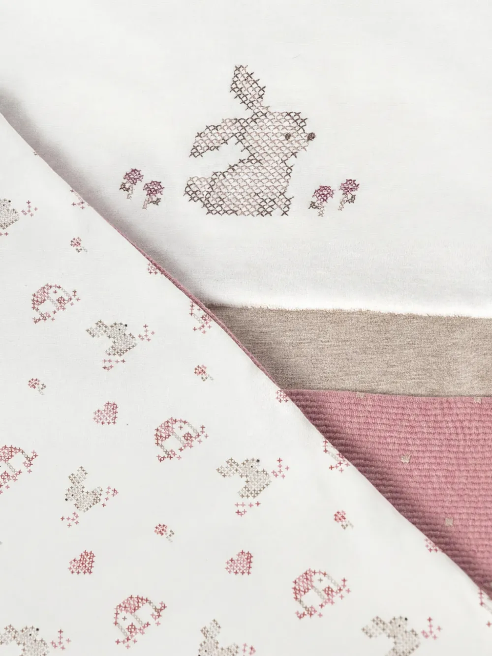 Mayoral Deken met colourblocking en geborduurd konijn Roze
