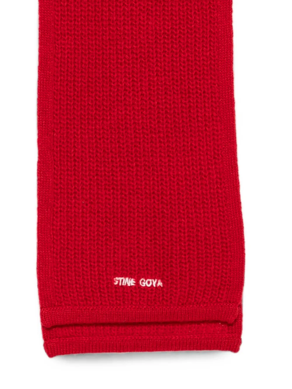 Stine Goya Ribgebreide sjaal met geborduurd logo Rood