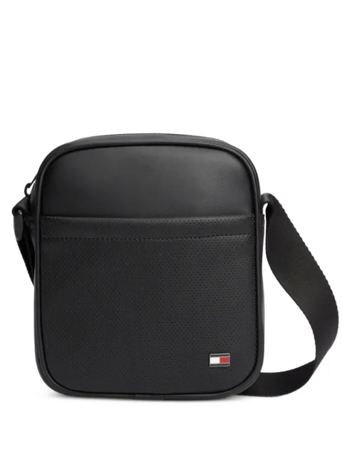 Tommy Hilfiger bolso messenger con placa del logo y perforaciones