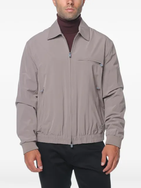 Emporio Armani veste Travel Essential à fermeture zippée