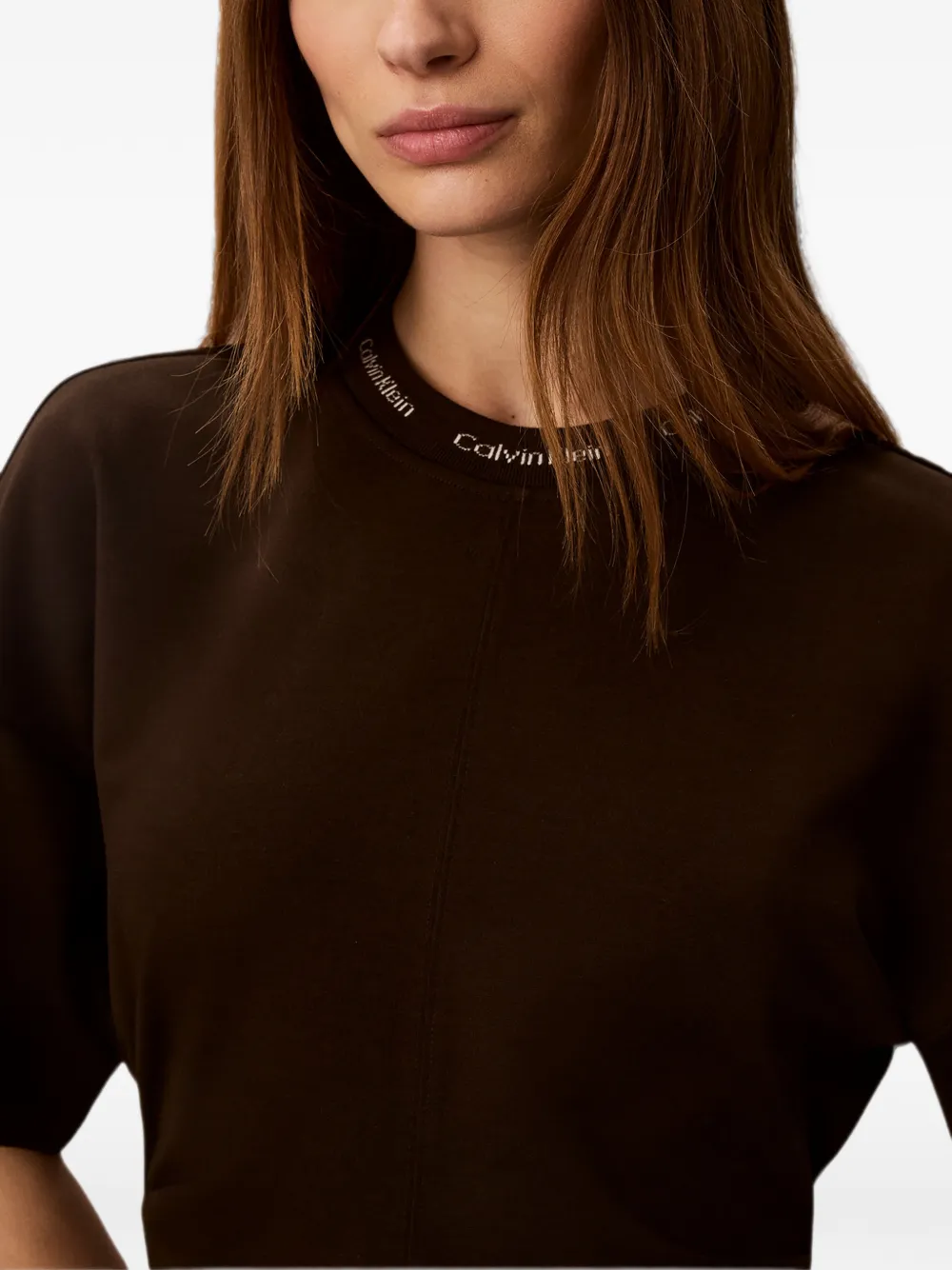 Calvin Klein mini-jurk met gesmockte taille en logokraag Bruin