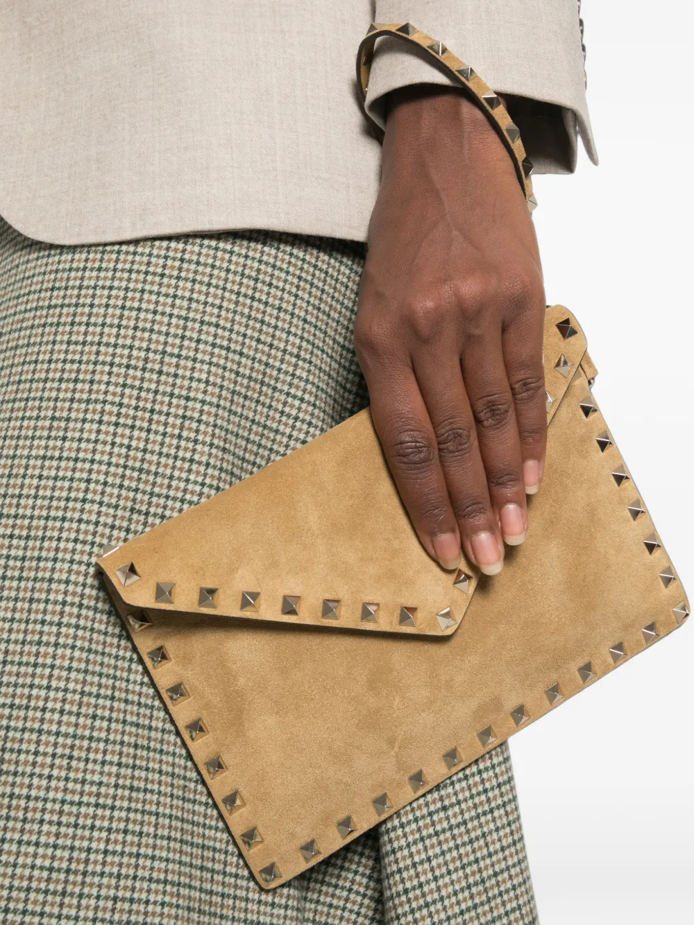 Valentino Garavani Ruckstud clutch met polsband Beige