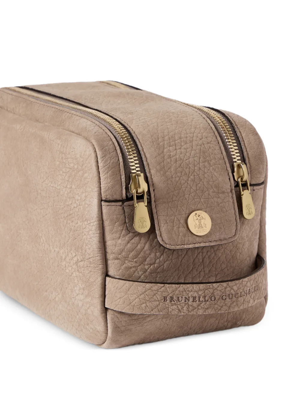 Brunello Cucinelli Nubuck toilettas met textuur en dubbele rits Beige