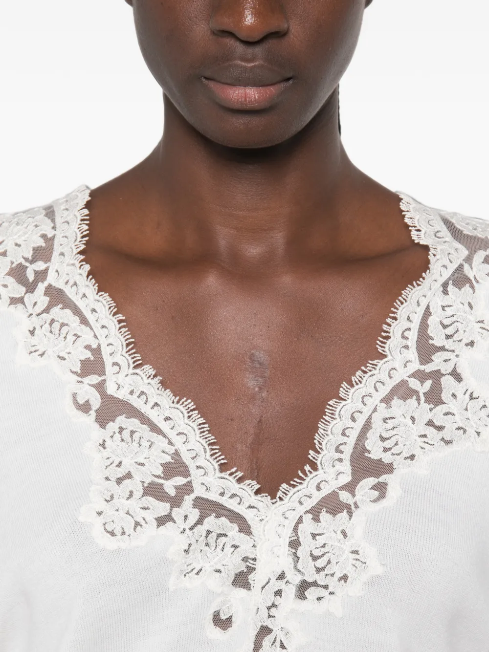 ERMANNO FIRENZE Light trui met V-hals en kanten afwerking Wit
