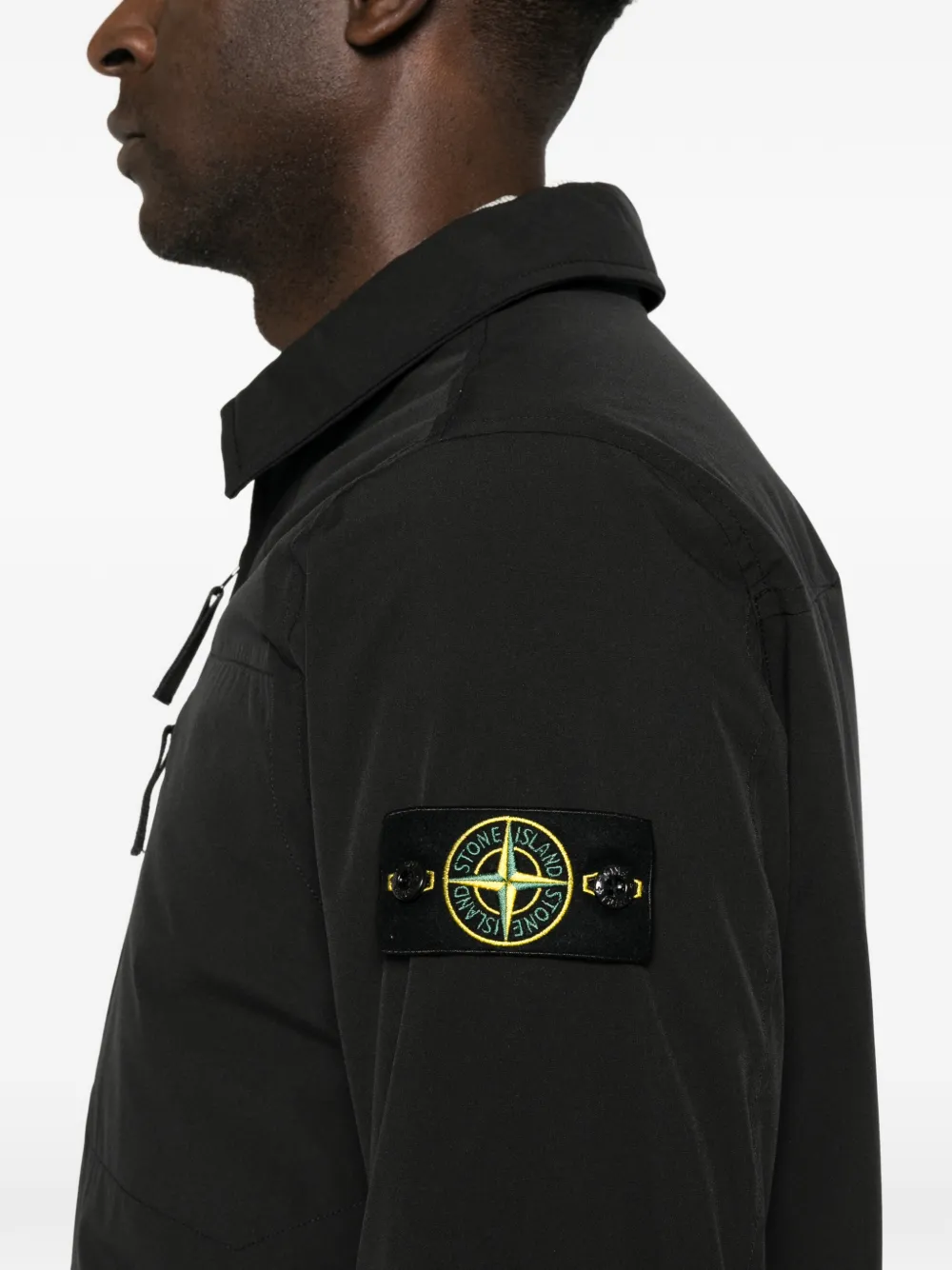 Stone Island logo-patch zip-up jacket Zwart