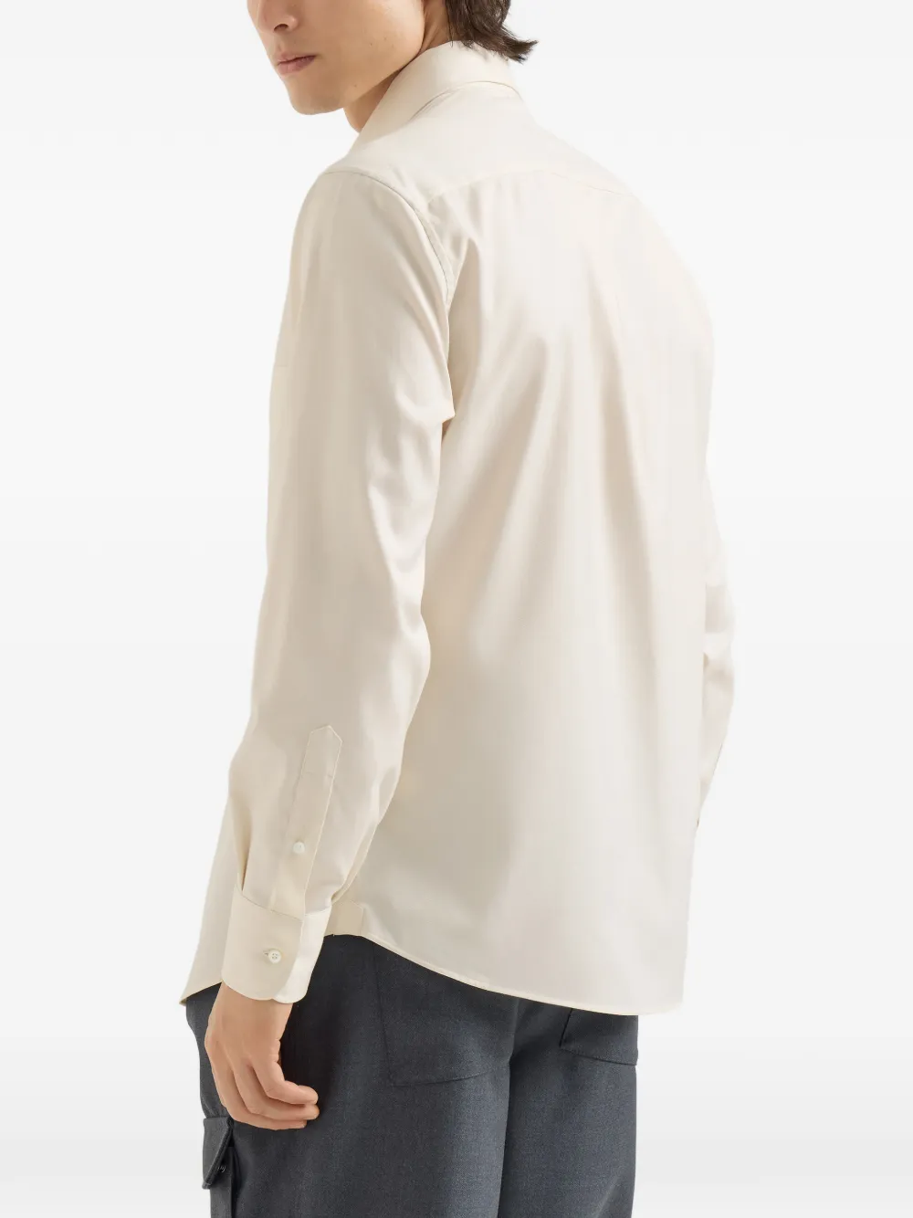 Brunello Cucinelli Stukgeverfd twill overhemd met Italiaanse kraag en borstzak Beige