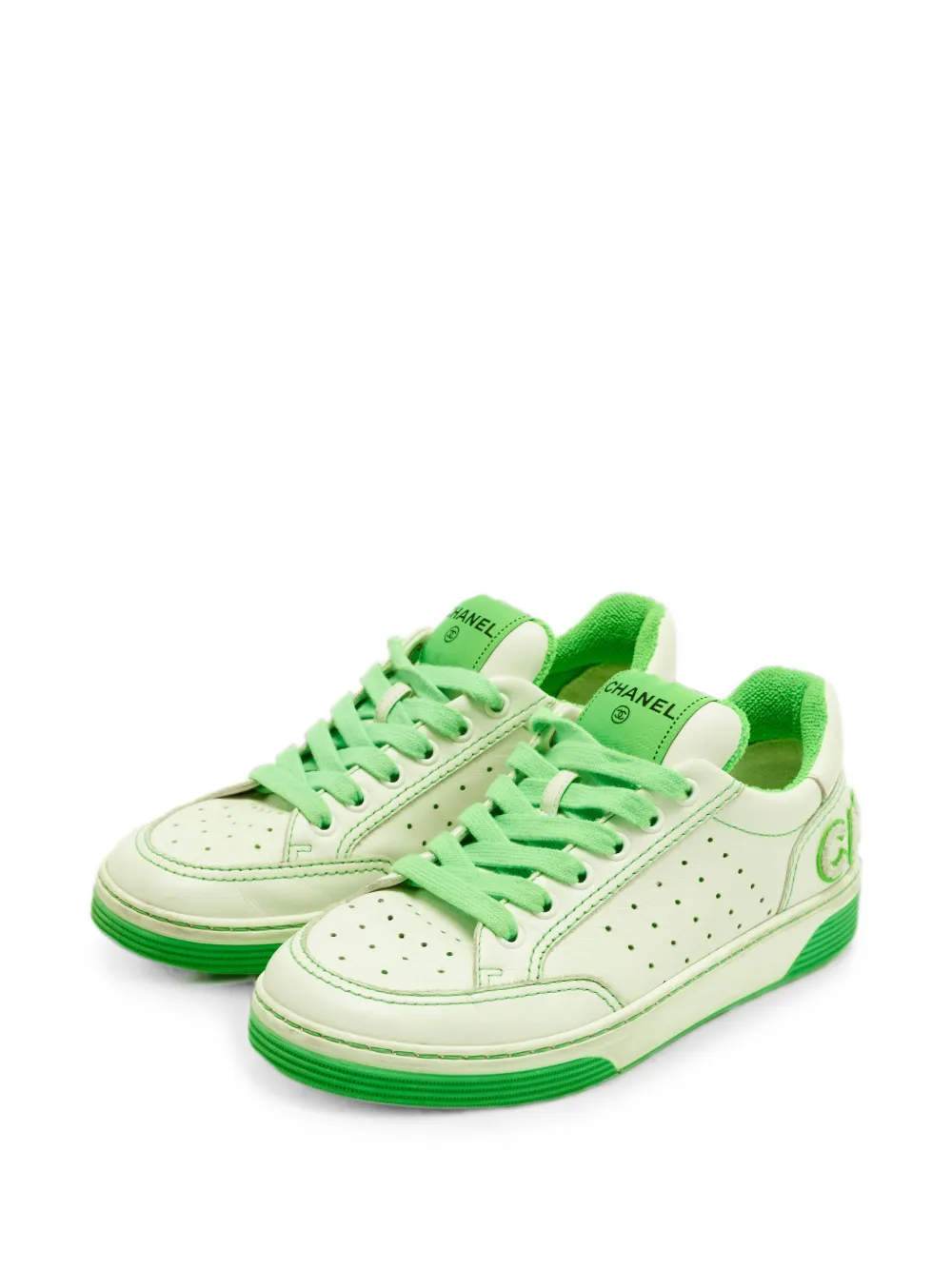 CHANEL Pre-Owned logo-lettering sneakers - Weiß