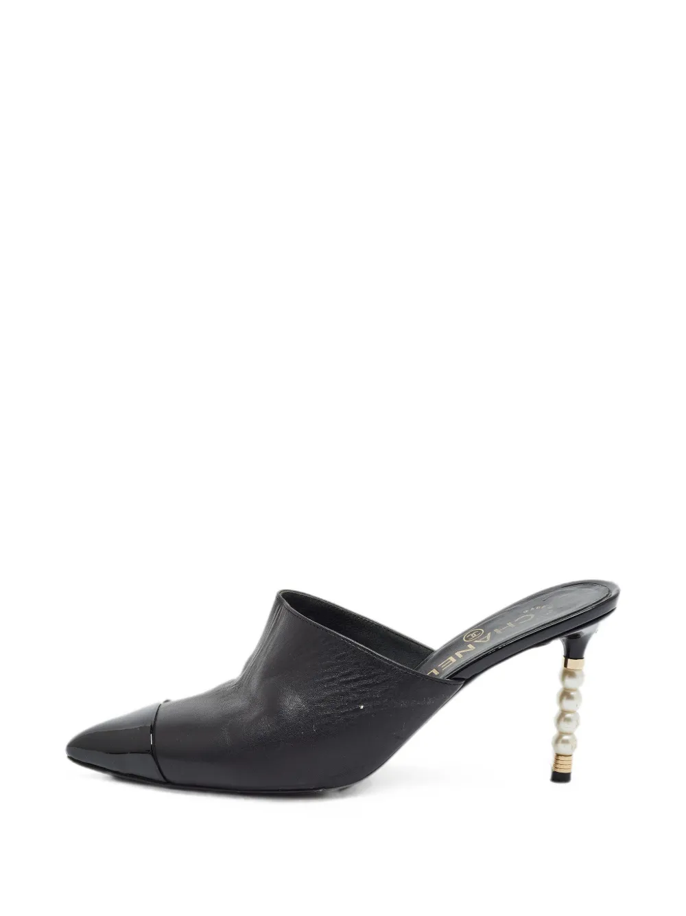 CHANEL Pre-Owned pearl-heel patent-cap mules - Schwarz