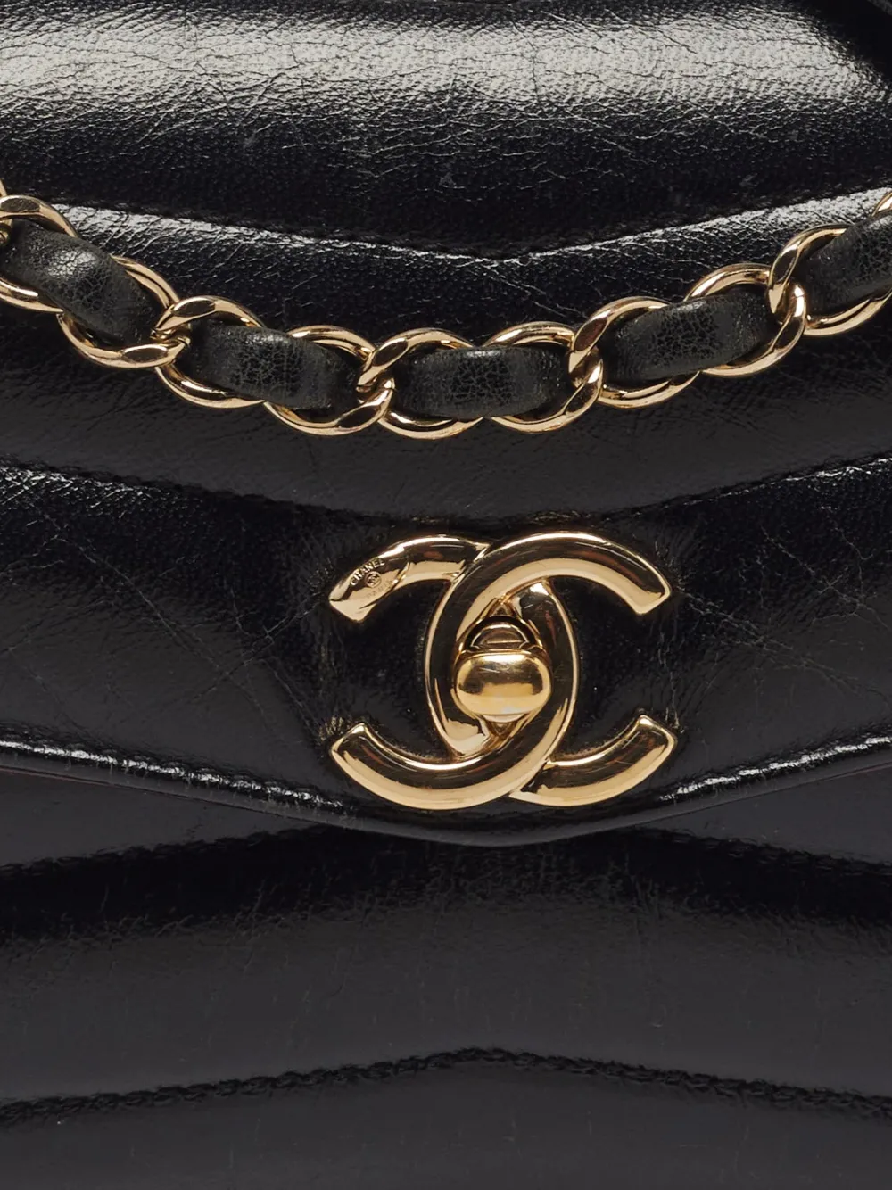 CHANEL Pre-Owned 2019-2020 kleine Chevron CC schoudertas met draaislot Zwart