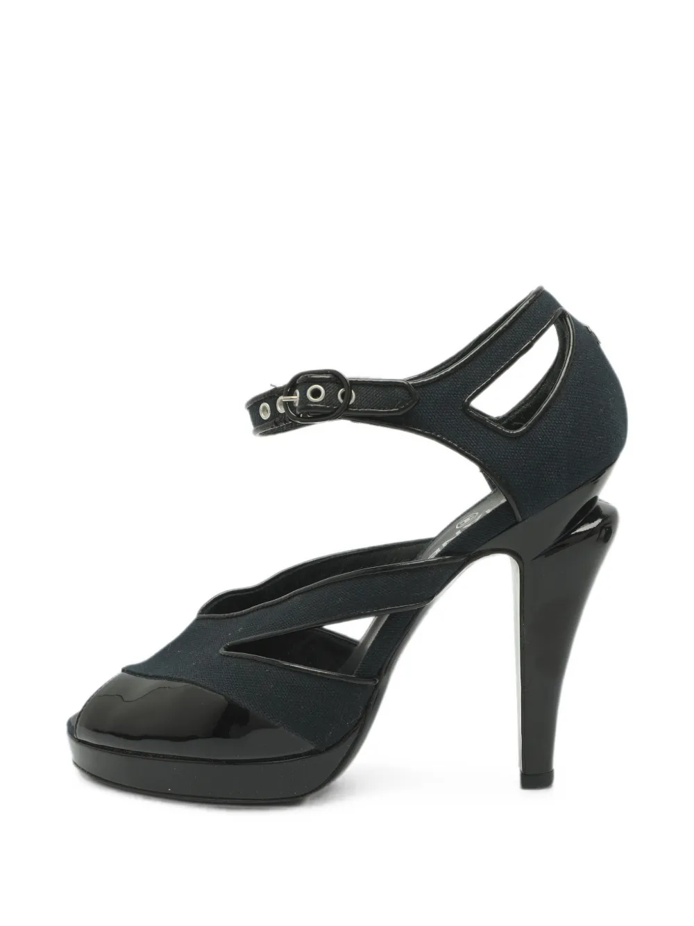 CHANEL Pre-Owned CC patent-trimmed peep-toe pumps - Schwarz