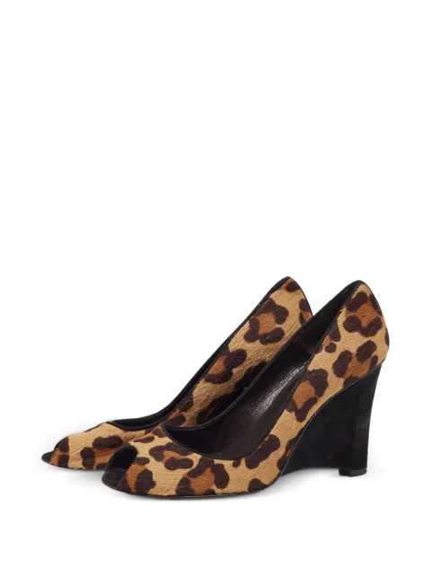 Stuart Weitzman zapatillas con peep-toe y estampado de leopardo