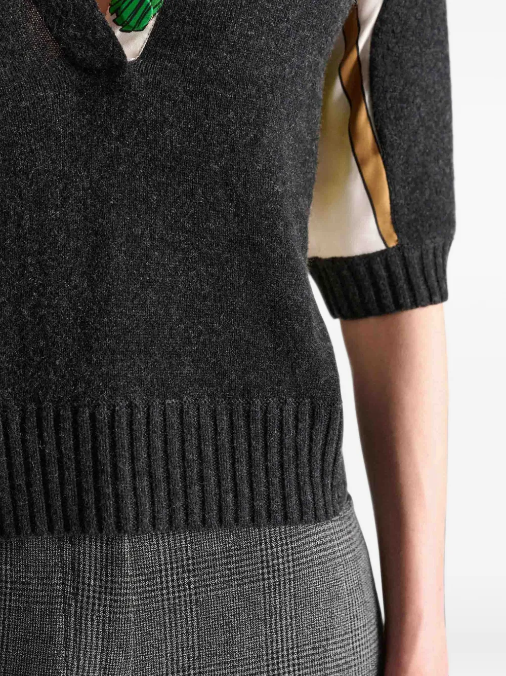 Dorothee Schumacher Foulard Statements top met korte mouwen en V-hals en patchwork Grijs