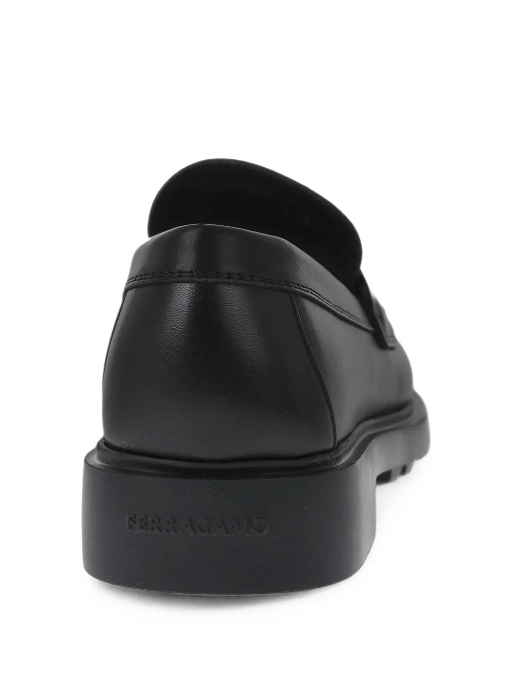 Ferragamo logo-embossed leather loafers Zwart
