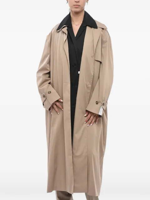 Rokh gabardina con detalle a capas