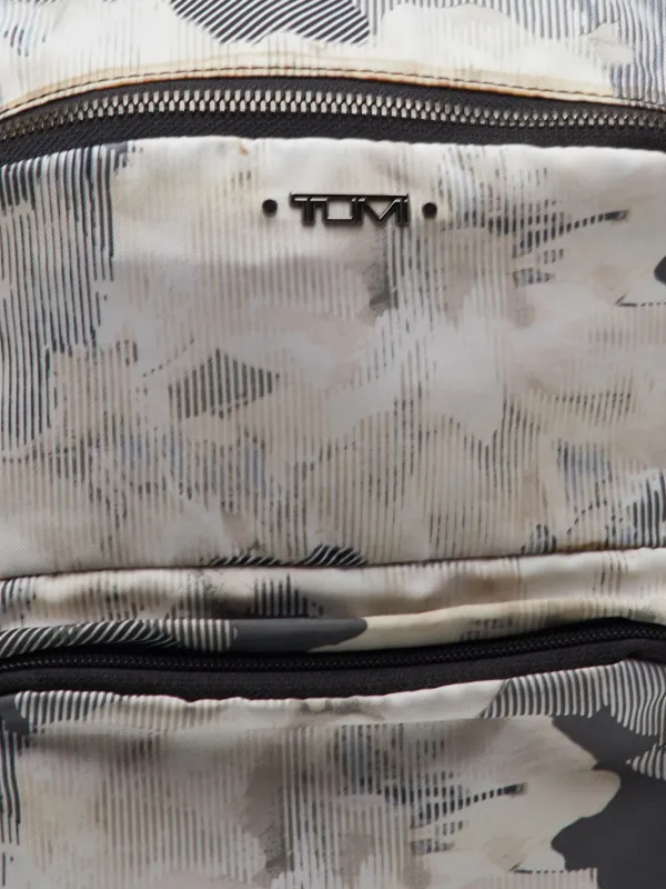 Tumi Voyageur Dori フローラル バックパック | グレー | FARFETCH JP
