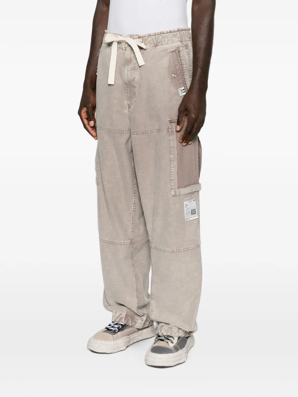 Maison MIHARA YASUHIRO Cargo broek met trekkoordtaille en vlakken Beige