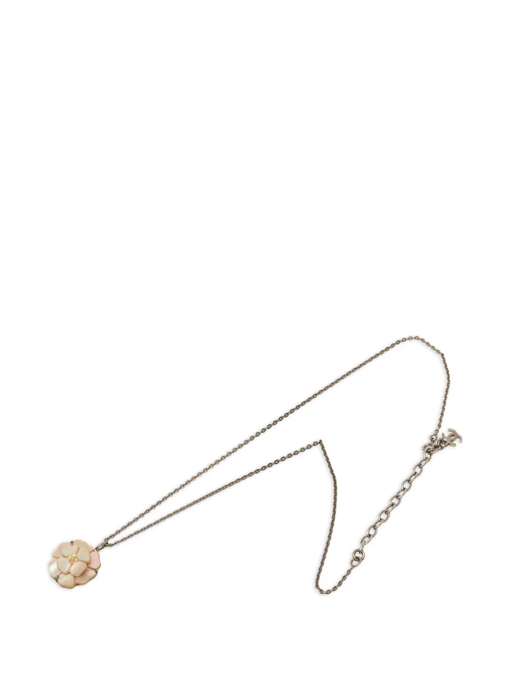 CHANEL Pre-Owned Collana con pendente Camellia in ottone e madreperla 1990-2010 - Argento