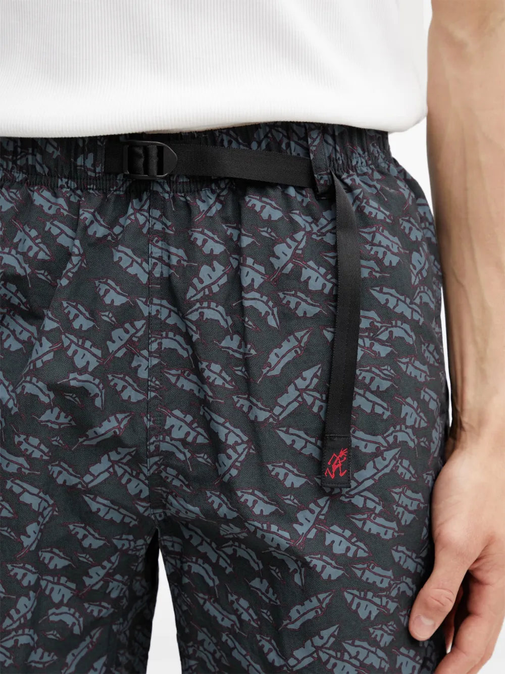 Gramicci Shorts met bladerprint en ceintuur Zwart