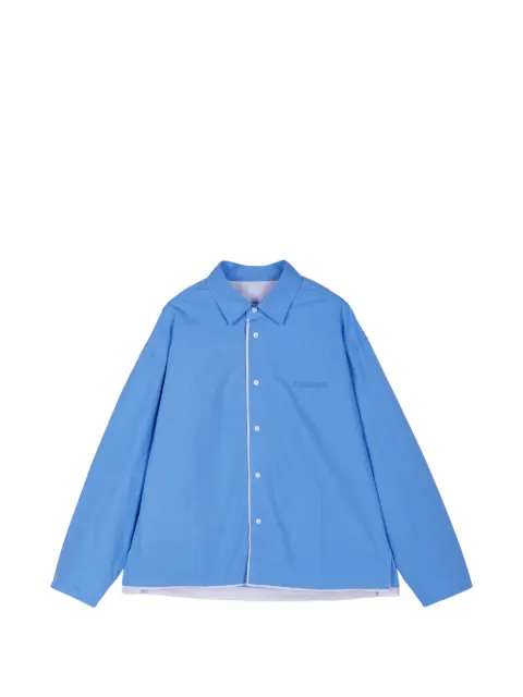 CROQUIS chemise à logo brodé et détail de superposition