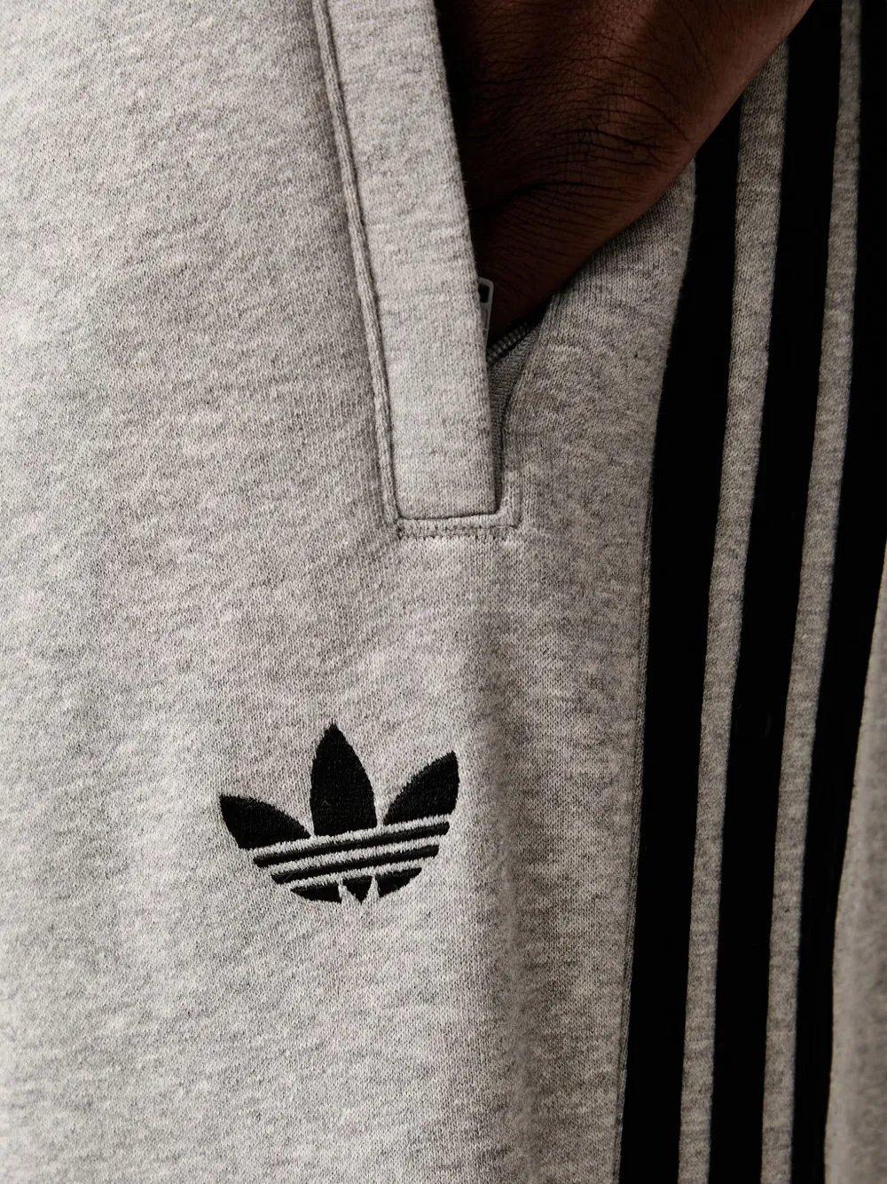 adidas logo-embroidered stripe-detail track pants Grijs
