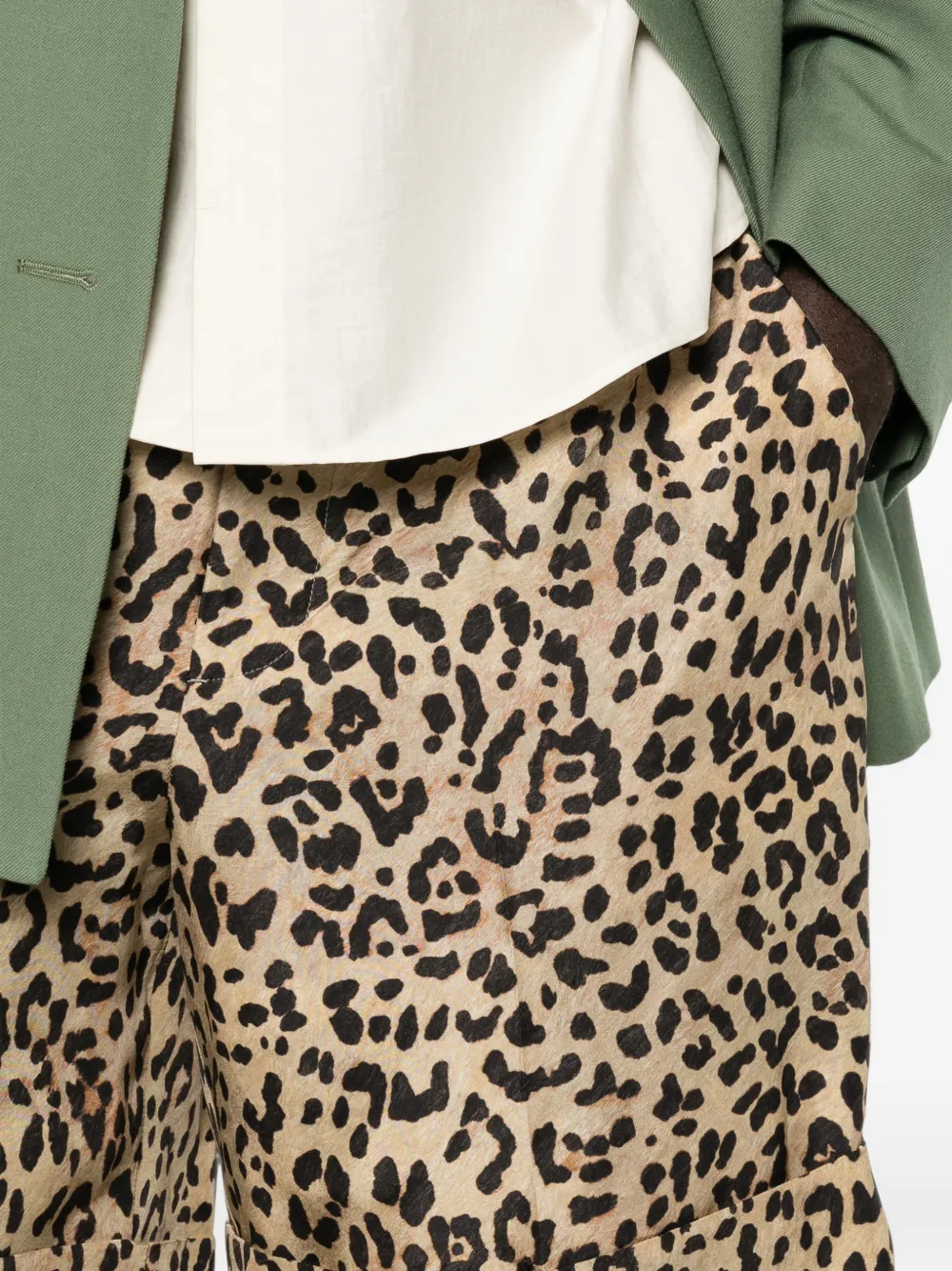 Valentino Garavani Shorts met luipaardprint Beige