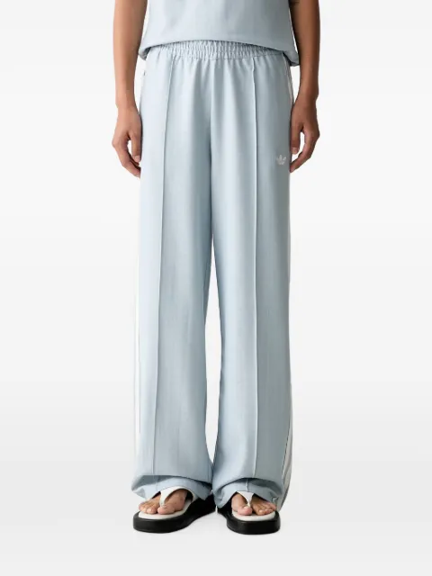 adidas pantalones de chándal con motivo de espiga y raya lateral