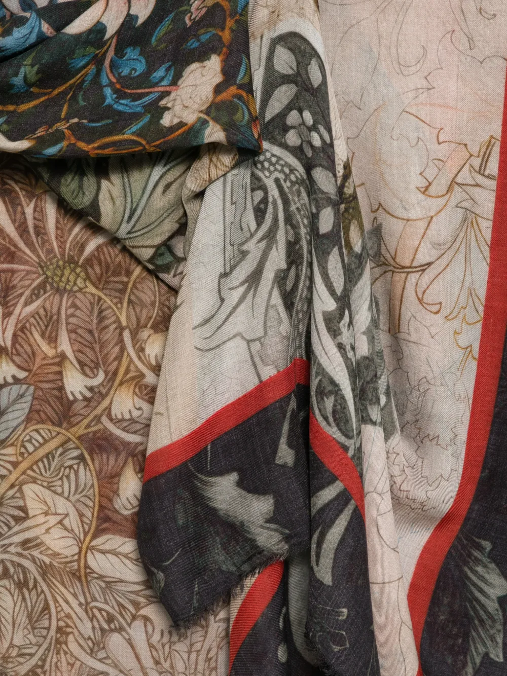 Faliero Sarti Sjaal met bloemenprint Bruin