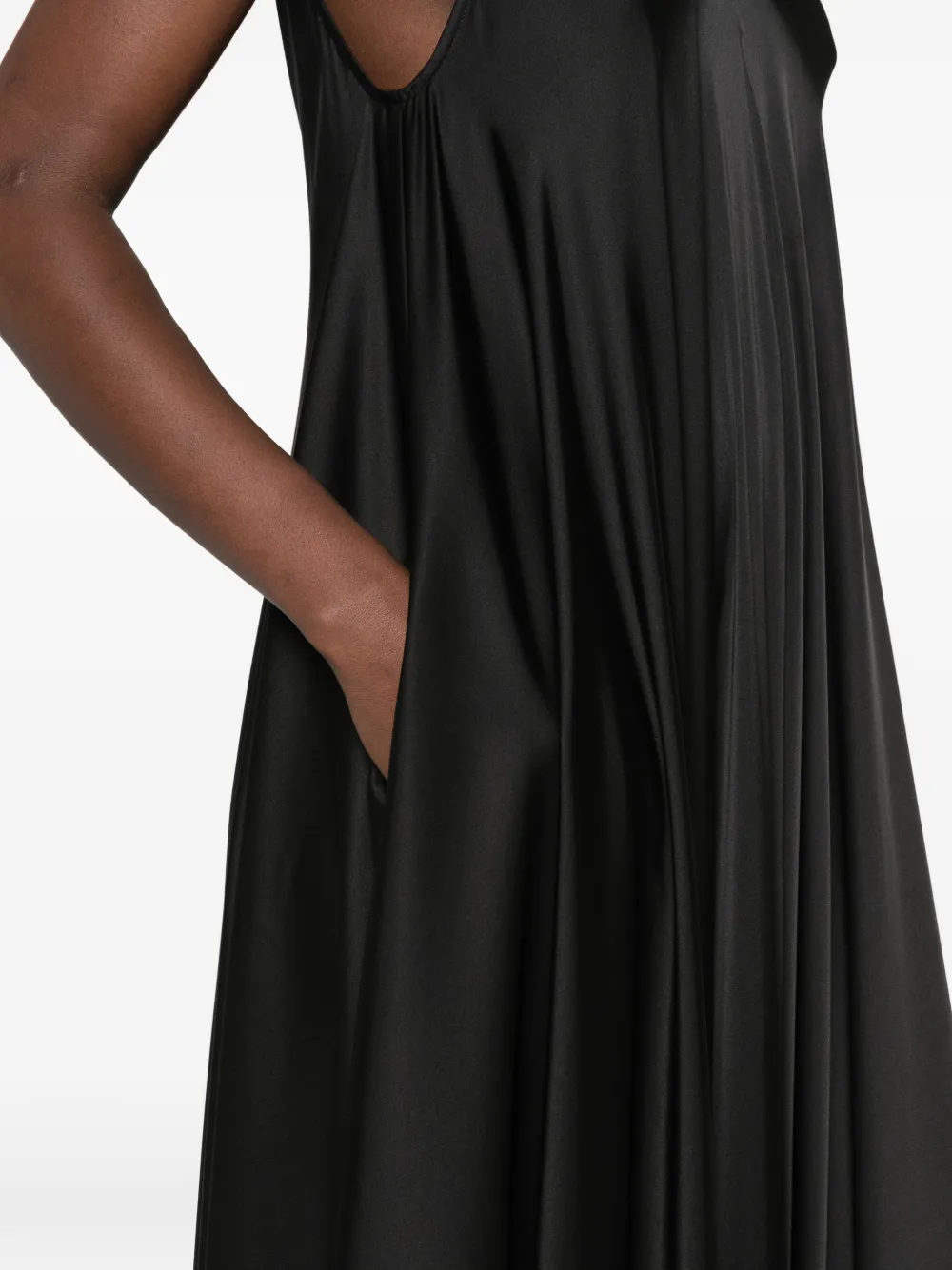 SILKYLICIOUS Sun satin-finish pleated maxi dress Zwart