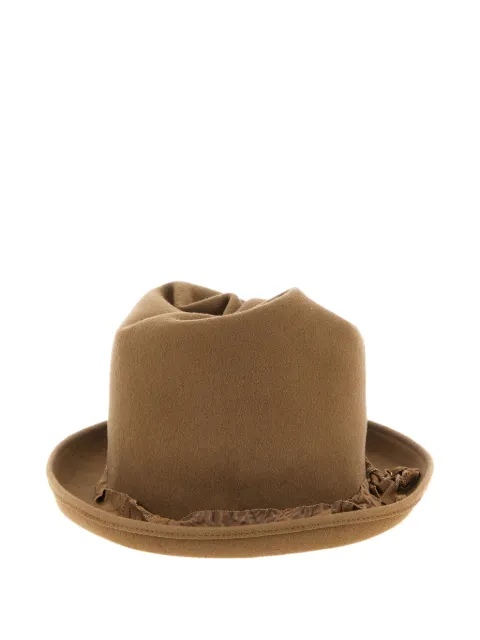 Yohji Yamamoto sombrero con copa asimétrica