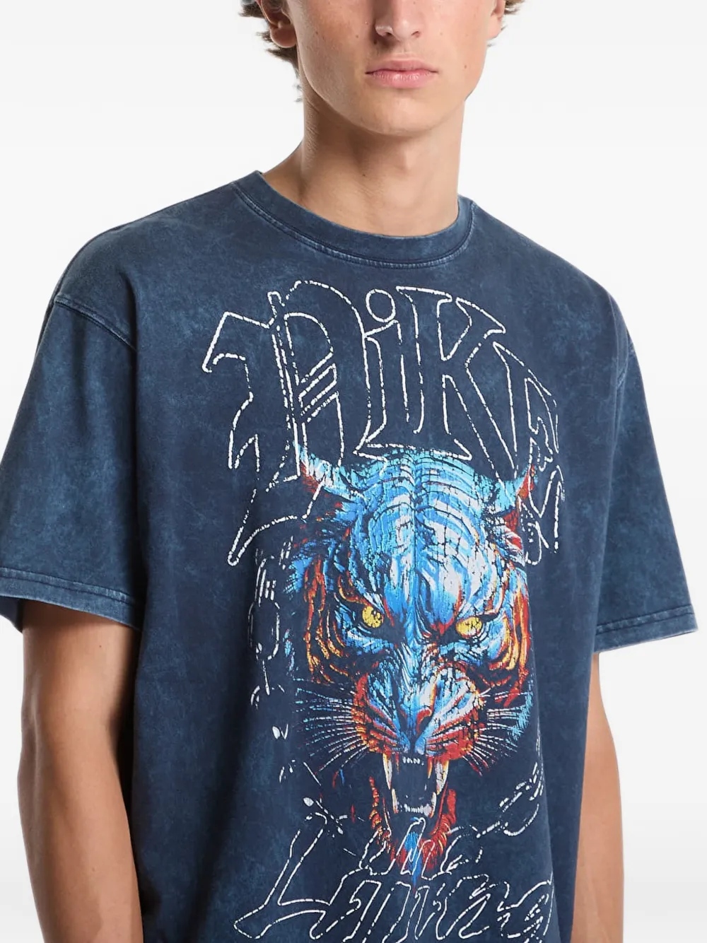 Nike T-shirt met tijger-print en acid-wassing Blauw