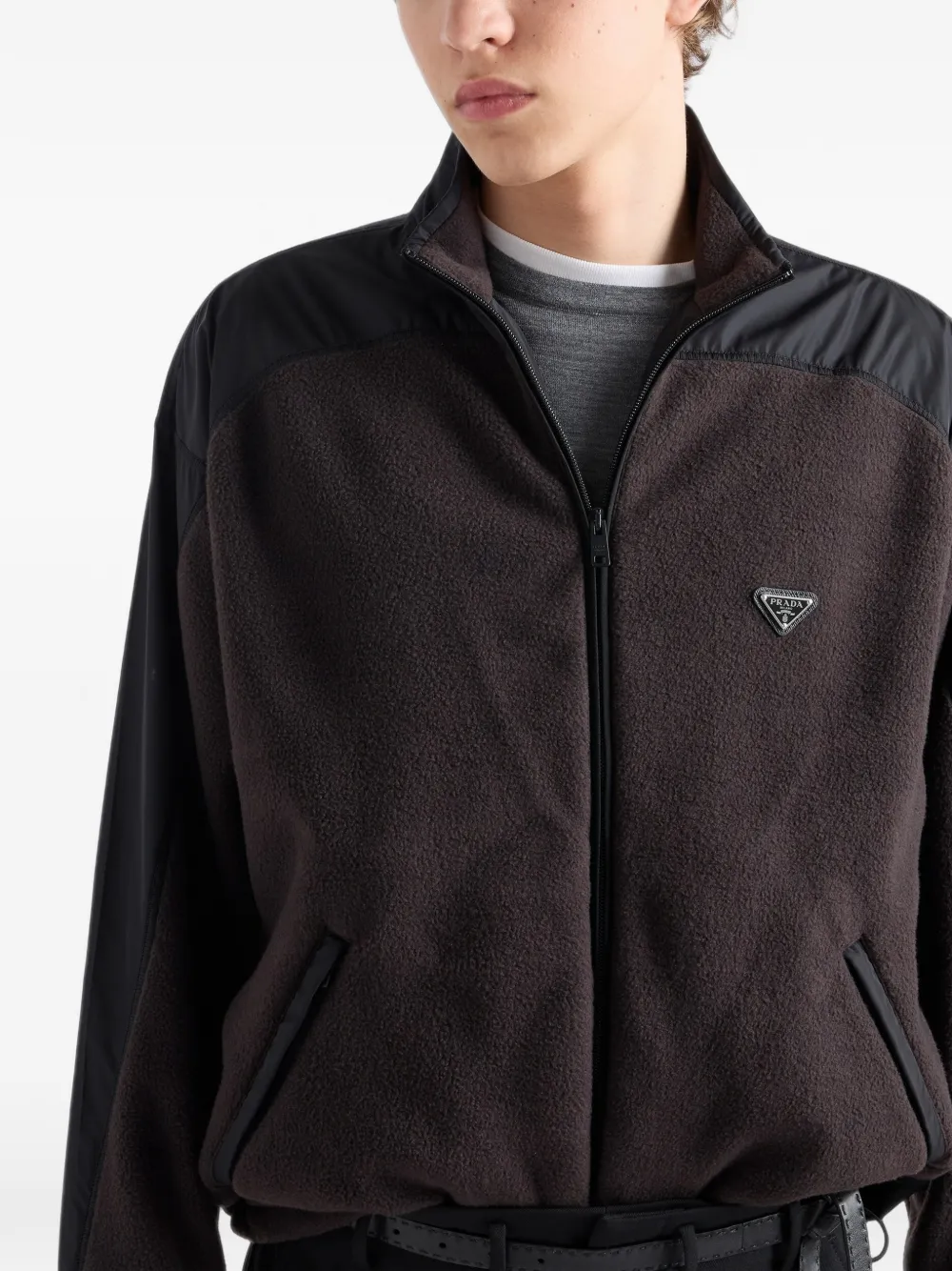 Prada Jack met Triangle-logo Bruin