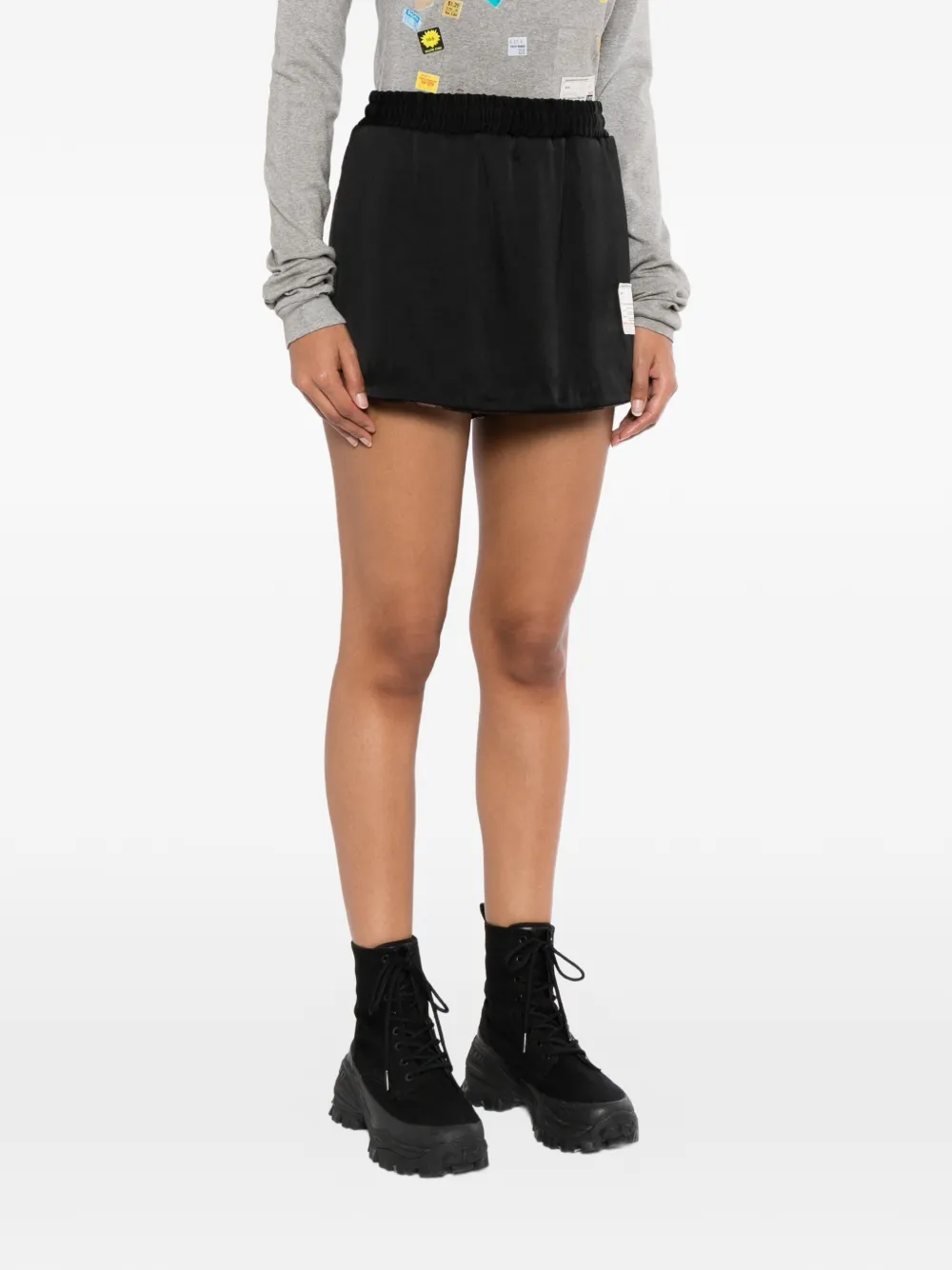 Maison MIHARA YASUHIRO logo-patch elasticated-waist shorts Zwart