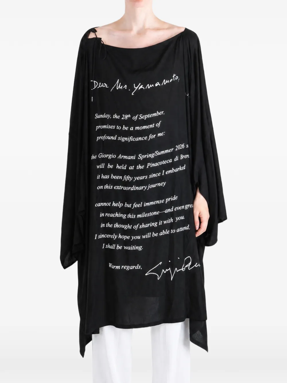 Yohji Yamamoto Midi-jurk met grafische print en tekst Zwart