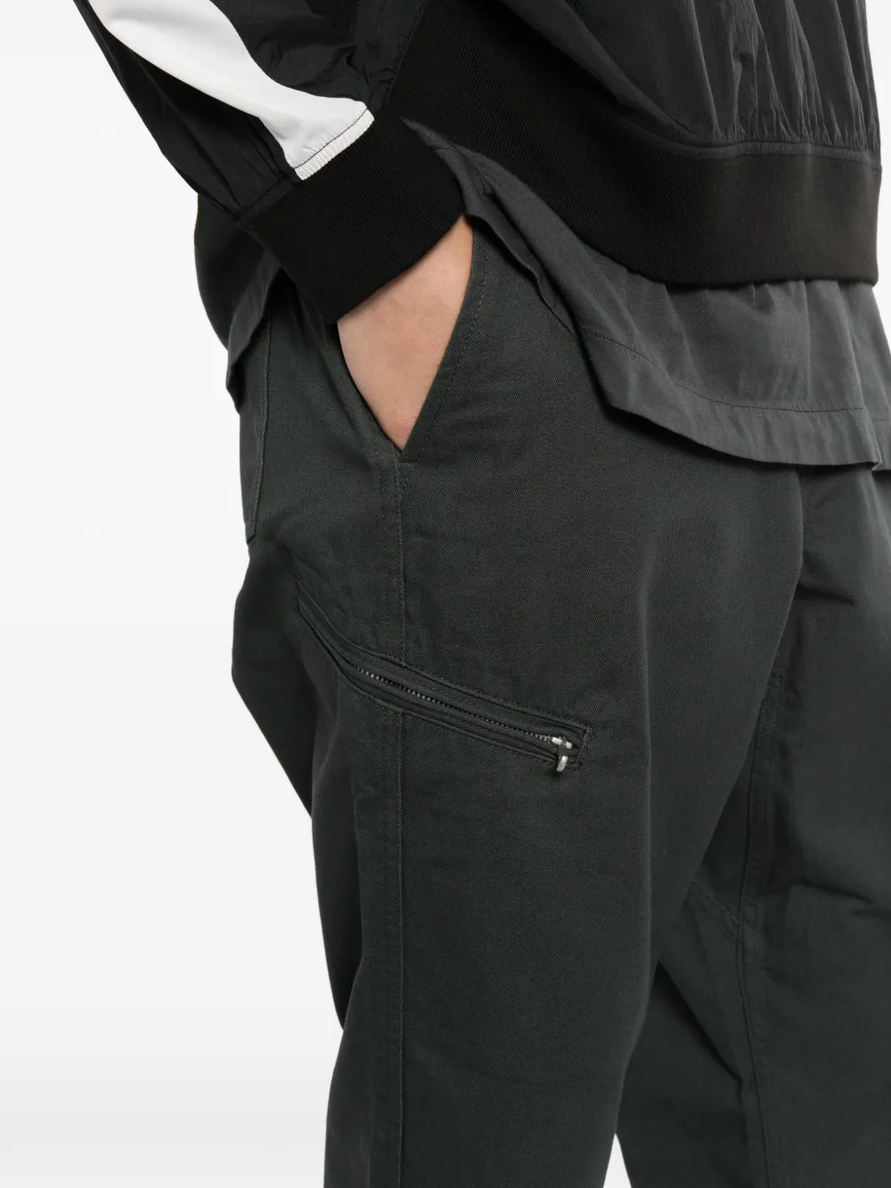 SPORT b. by agnès b. cropped turn-up climbing trousers Zwart