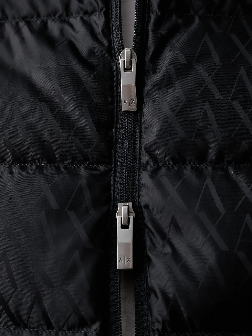 Armani Exchange Gewatteerde bodywarmer met monogramprint Blauw