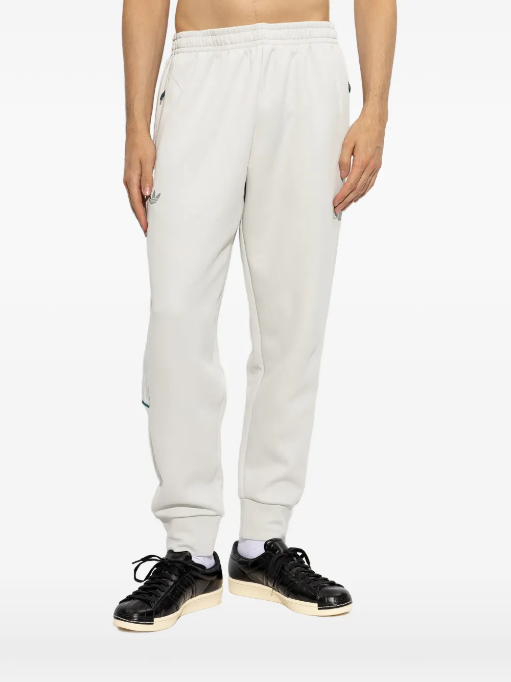 adidas x Liverpool FC Spacer Teamgeist 26 track pants Wit