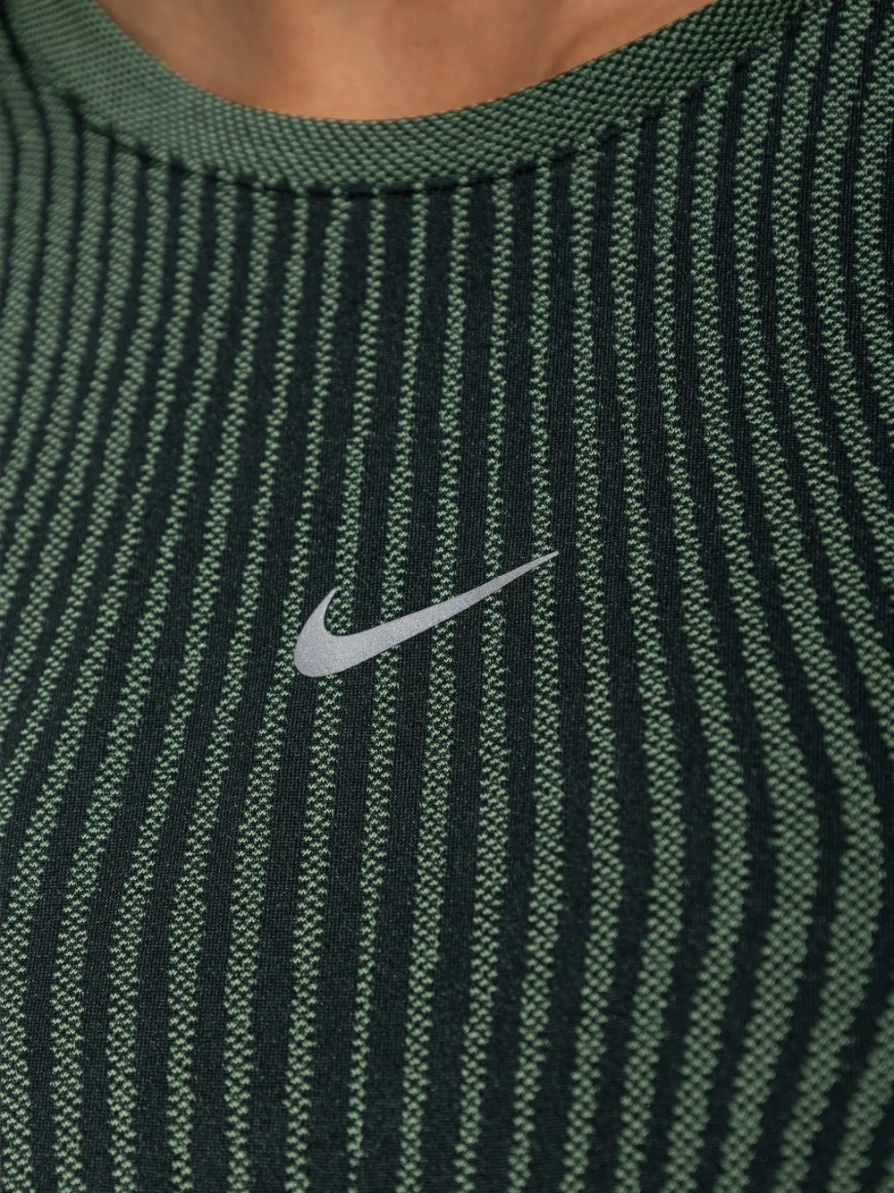 Nike Swift Aero-FIT logo-print T-shirt Groen