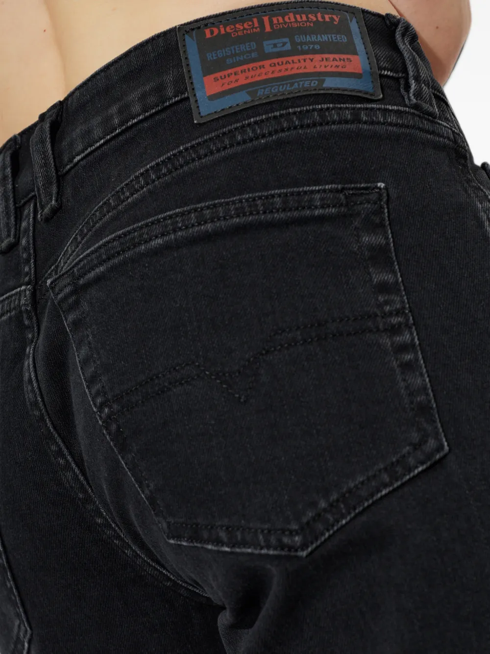Diesel 1992 D-Jiann jeans met logo-patch Zwart