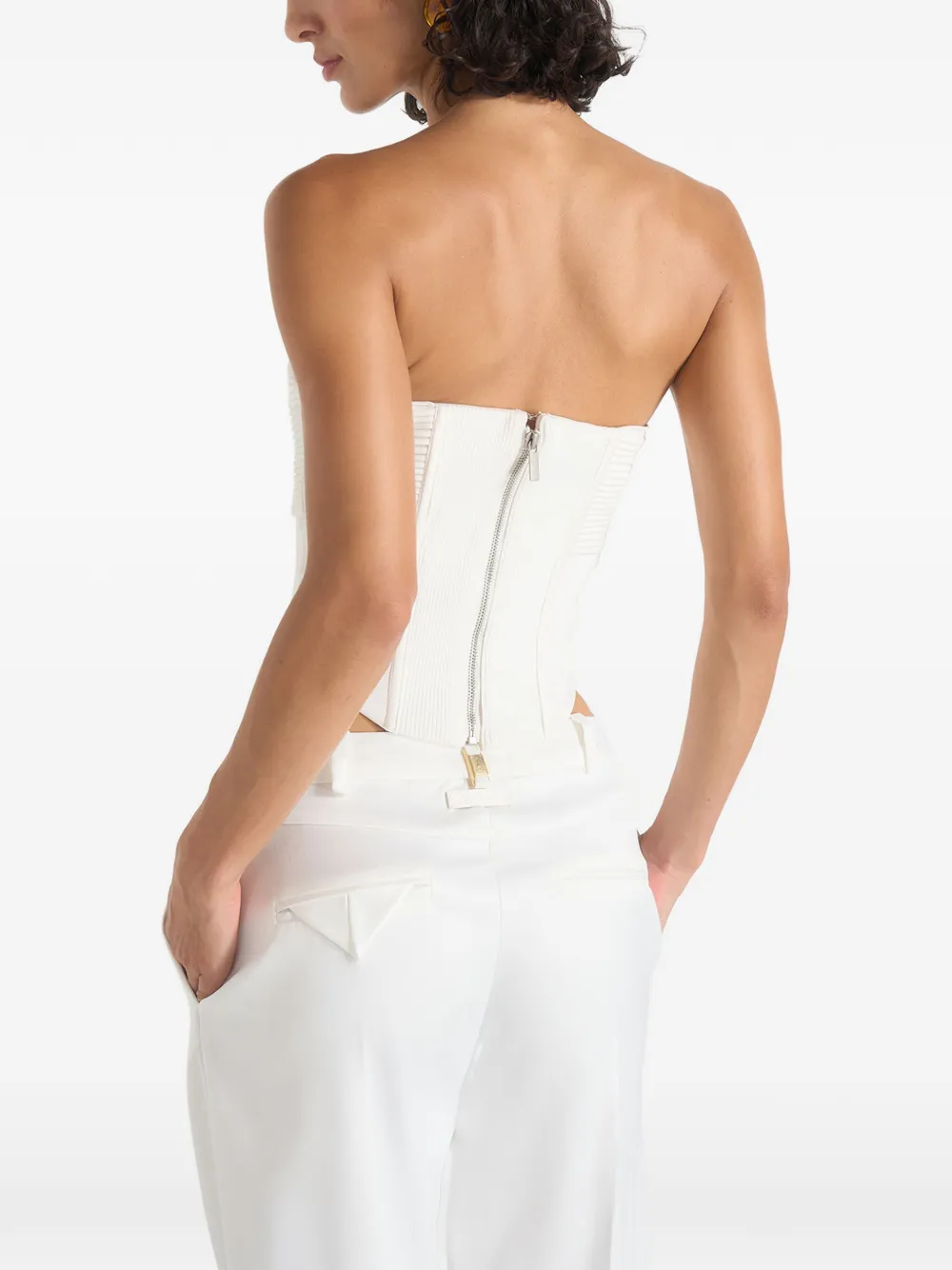 Manière De Voir Cora gebroken witte satijnen bandeau top met gesmockt detail